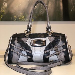 ✨Stylish GUESS Bag✨